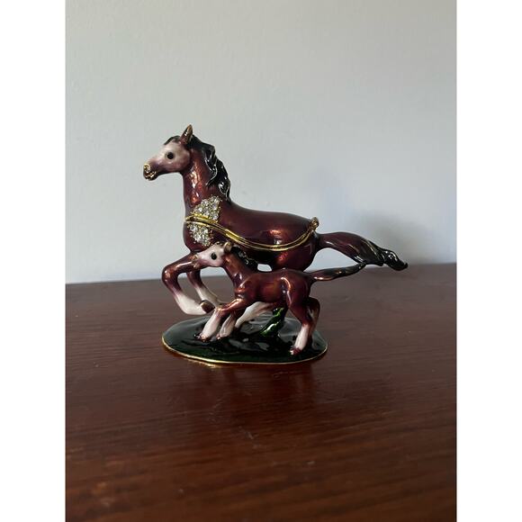 Cherished Treasures Vintage Arabian Mare & Foal Rhinestone Enamel Trinket Box - Picture 1 of 8